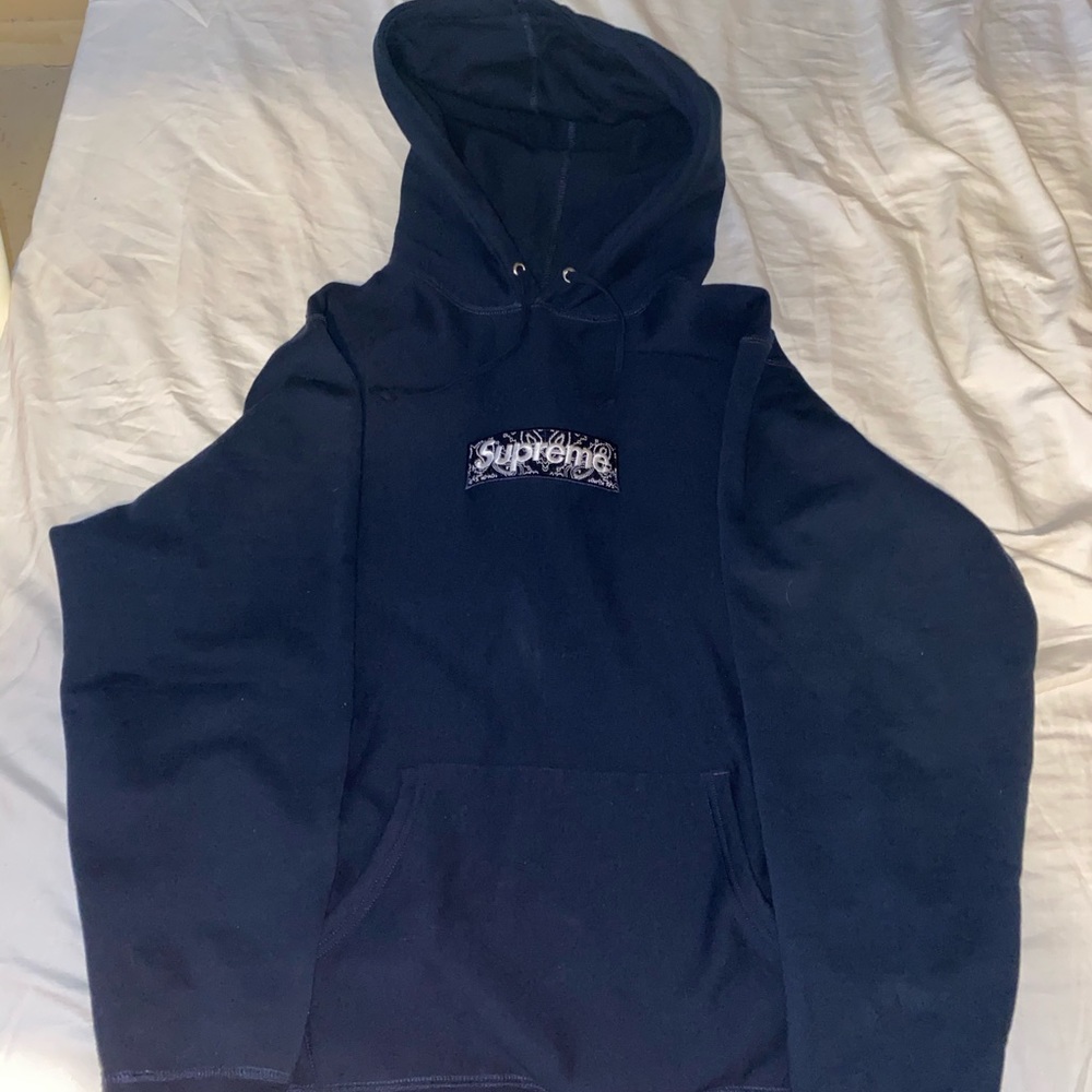 SUPREME HOODIE SIZE M